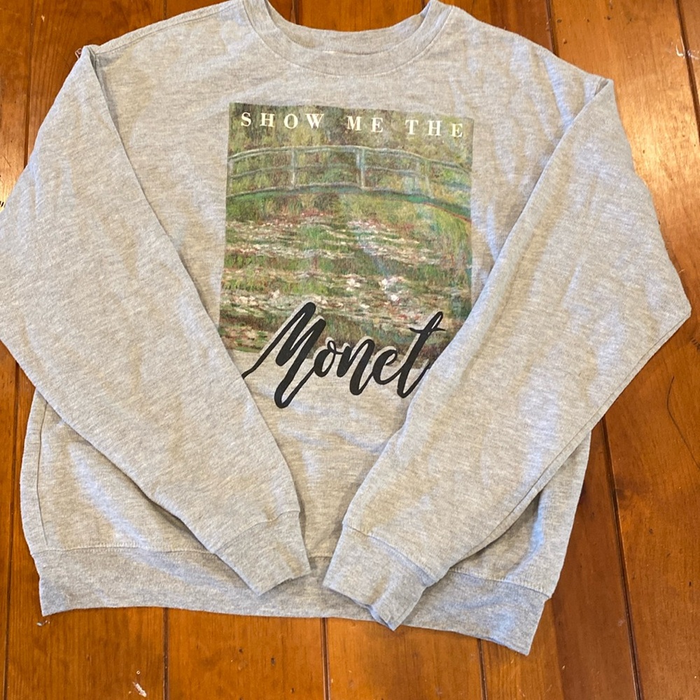 Lightweight light grey juniors small crewneck.